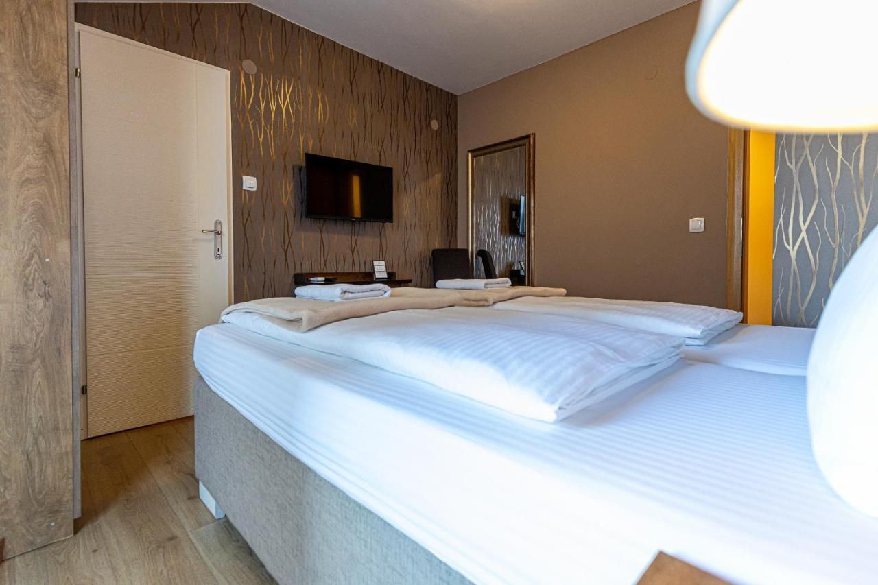 So&Sol Boutique Hotel, 투즐라 외부 사진